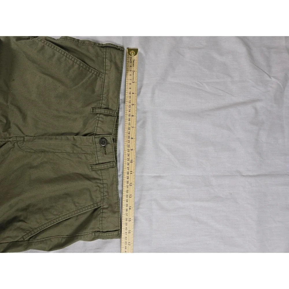 Levis Shorts Mens 32 Green Canvas Chino Flat Front Pockets Casual Summer